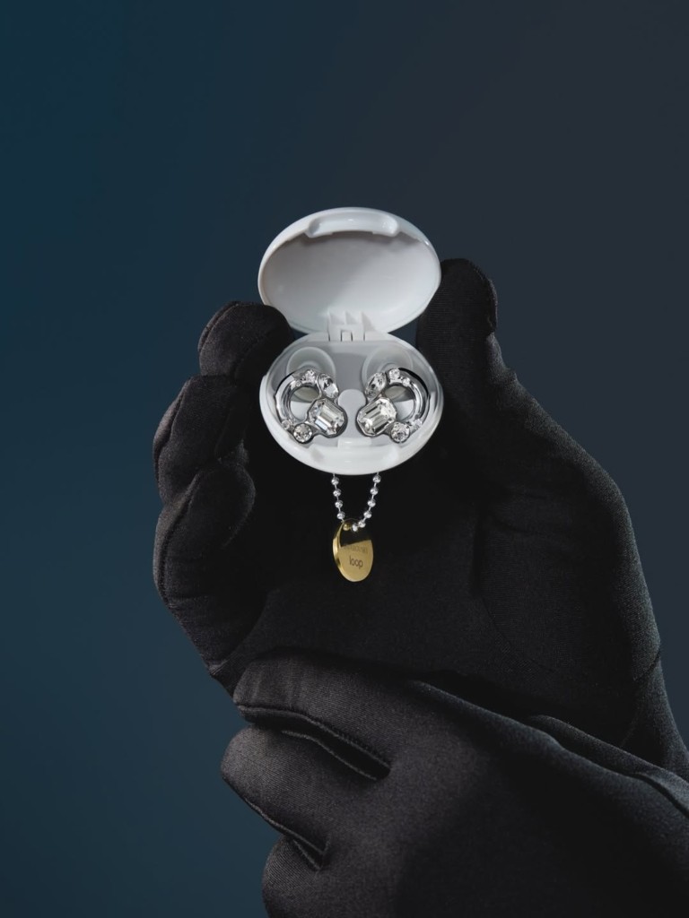 Αυτά τα ακουστικά είναι και κοσμήματα και ωτοασπίδες υψηλής τεχνολογίας