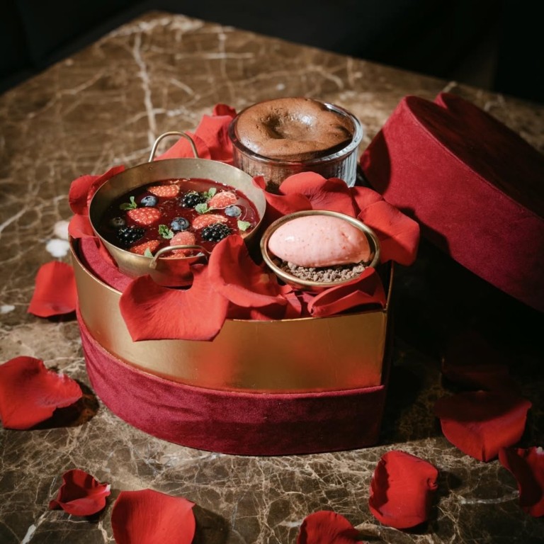 Sold out έναν μήνα πριν: Πώς ο Άγιος Βαλεντίνος έγινε η τοπ βραδιά των εστιατορίων