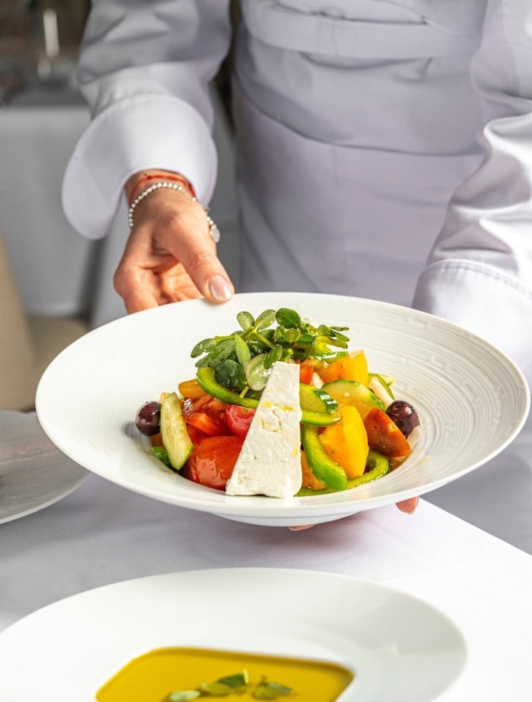 H εμπειρία στο Milos Athens: Κλασικό, λιτό και απαράμιλλο