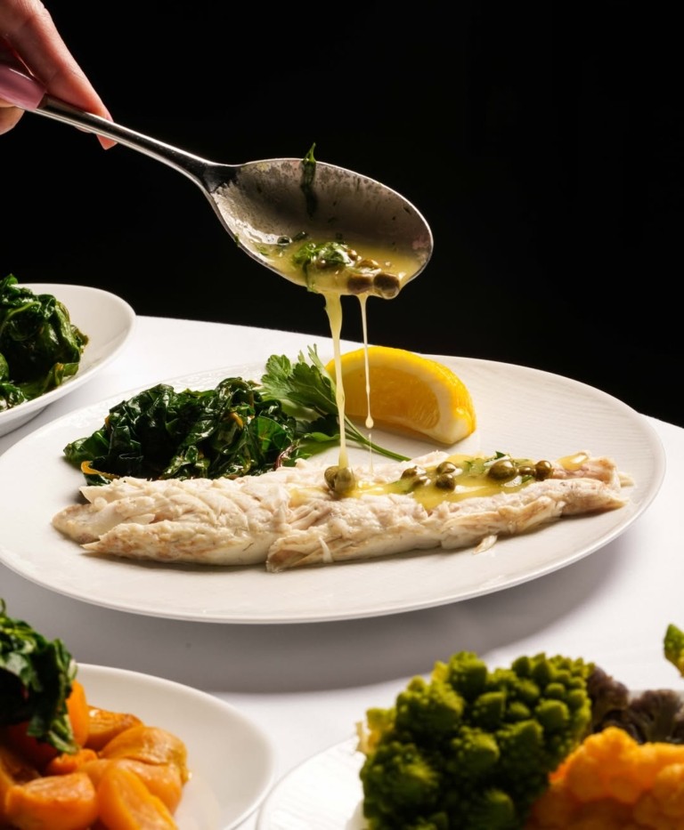 H εμπειρία στο Milos Athens: Κλασικό, λιτό και απαράμιλλο