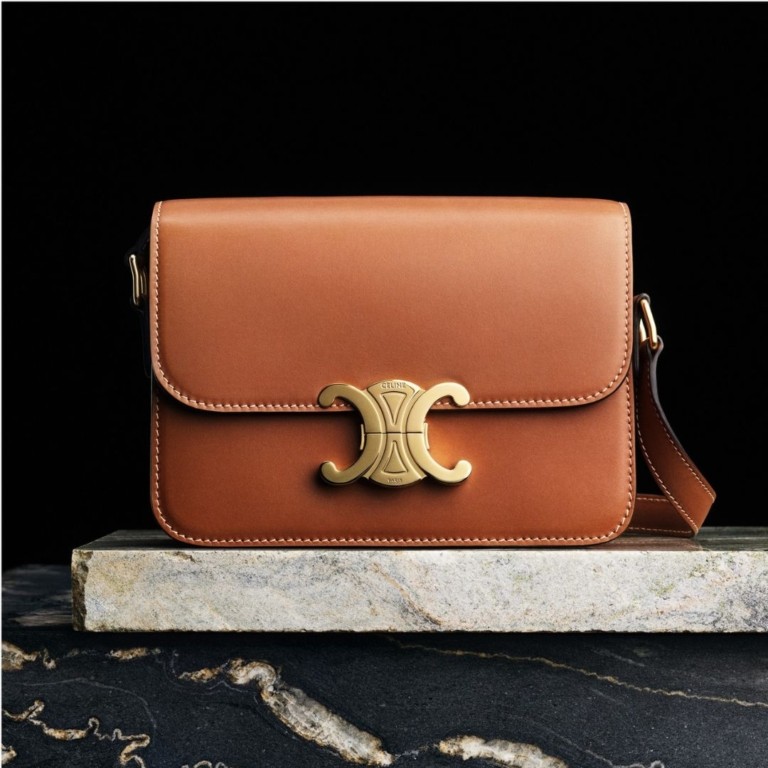 Triomphe: Αυτή η τσάντα είναι το σύγχρονο σύμβολο του οίκου Celine