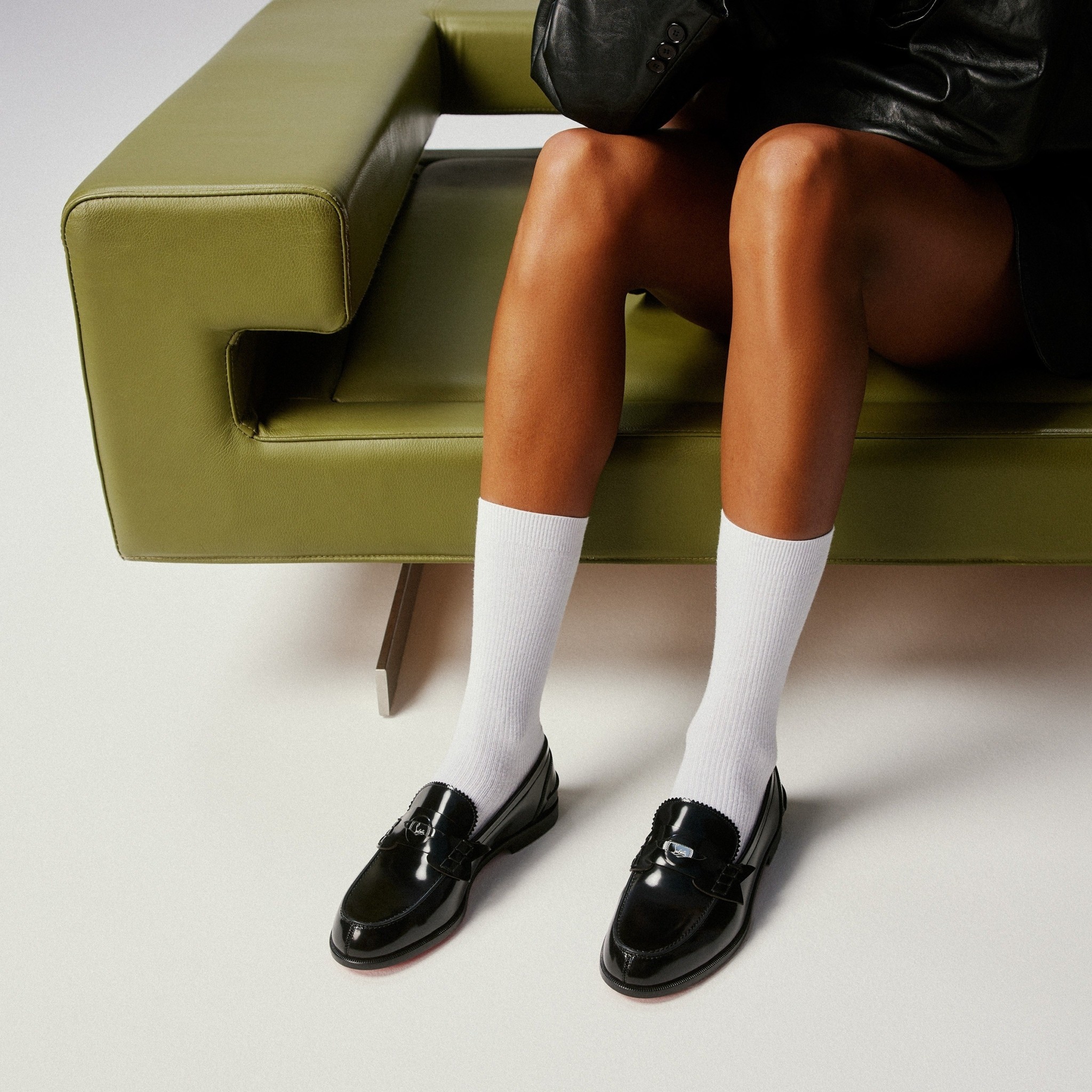 Μόδα: Τα sneakers φεύγουν, το μοκασίνι έρχεται δυναμικά