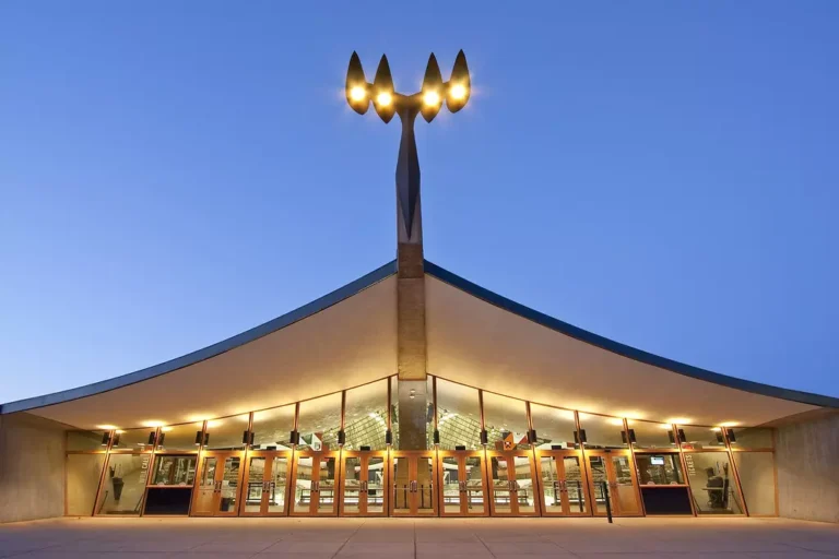 5 πανεπιστήμια που σχεδιάστηκαν από ιερά τέρατα της αρχιτεκτονικής