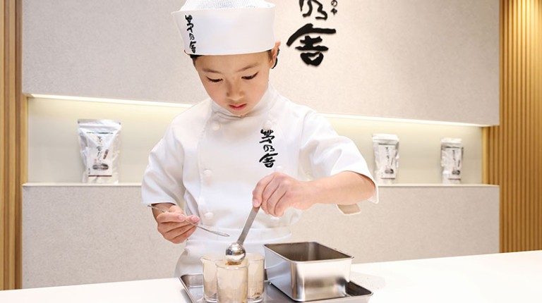 Μαθήματα οικονομίας made in Japan από ένα γκισέ 1,20μ.