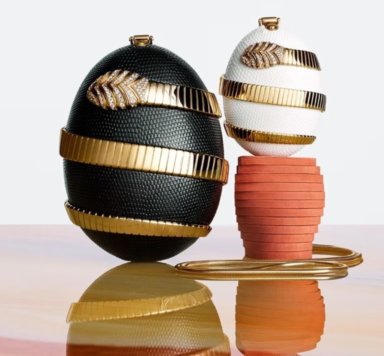 Οι νέες τσάντες-αριστουργήματα από τη Μαίρη Κατράντζου για τον οίκο Bvlgari