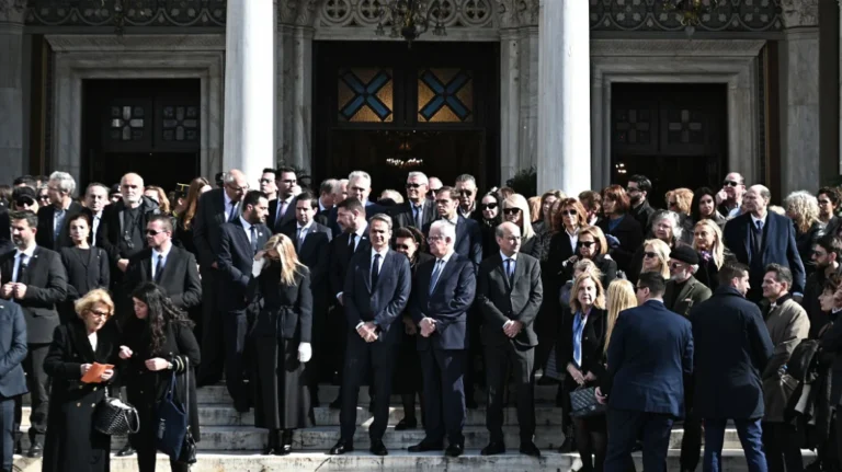 Η Ελλάδα αποχαιρέτισε την Ελένη Γλύκατζη-Αρβελέρ – Στον Βύρωνα η ταφή της