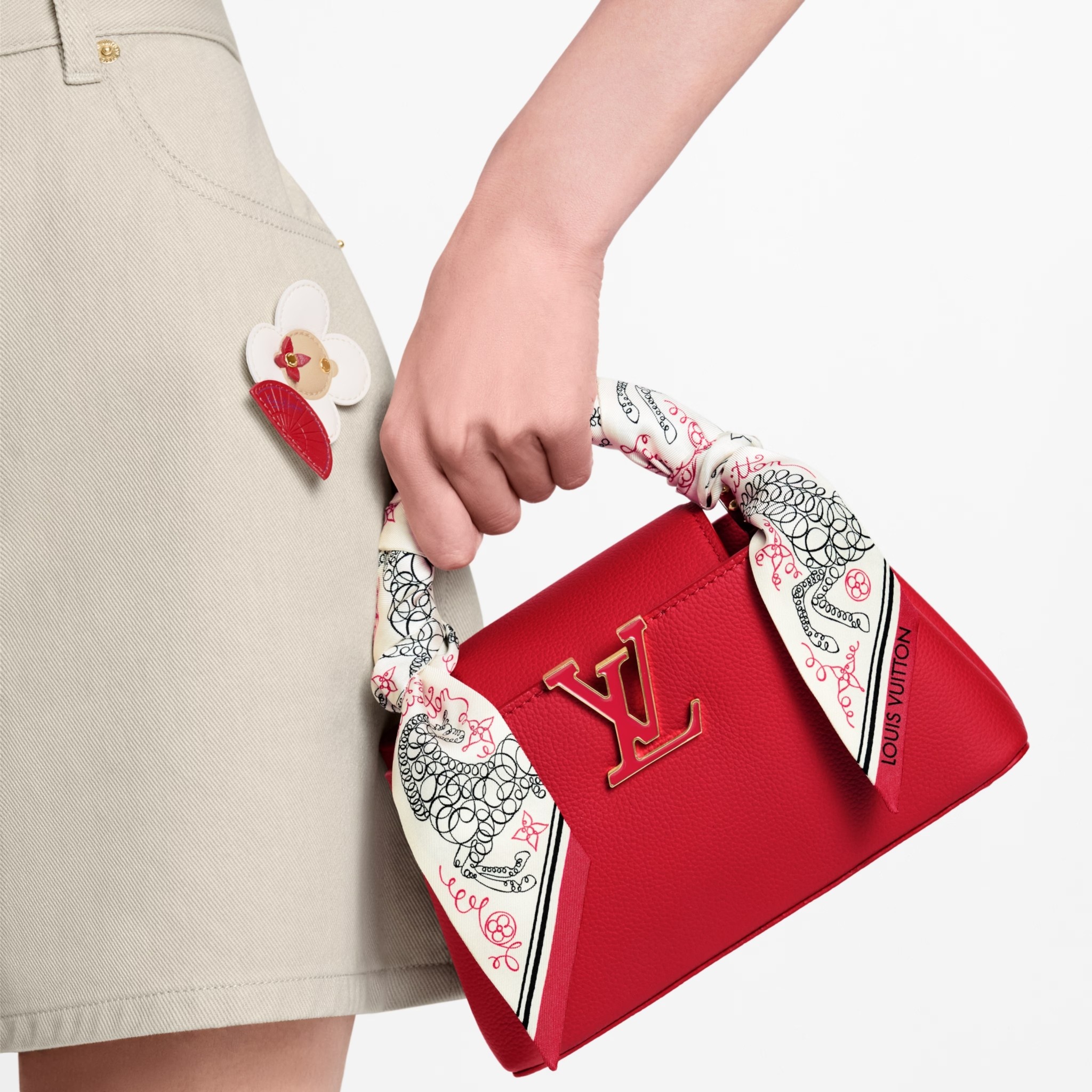 Το μαντήλι-ποσέτ: ένα μικρό ύφασμα με μεγάλη ιστορία που κάνει πάντα τη διαφορά