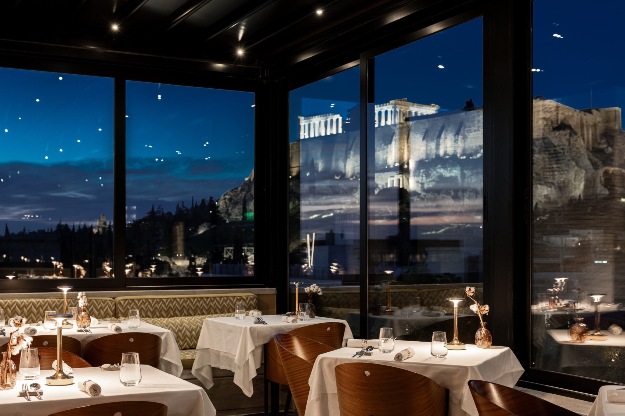 Ο Άγιος Βαλεντίνος στην Αθήνα: 10 τρόποι να ζήσετε τη βραδιά αλλιώς