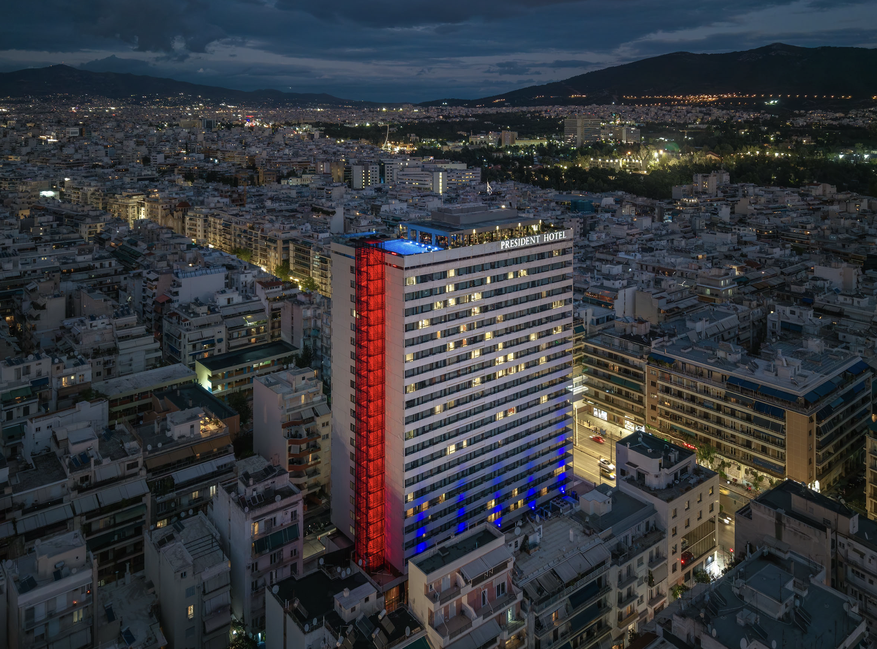 Το President Hotel Athens αποκαλύπτει την ανανεωμένη εξωτερική κλίμακα πυρασφάλειας με την υπογραφή του Minos Digenis Arquitectos