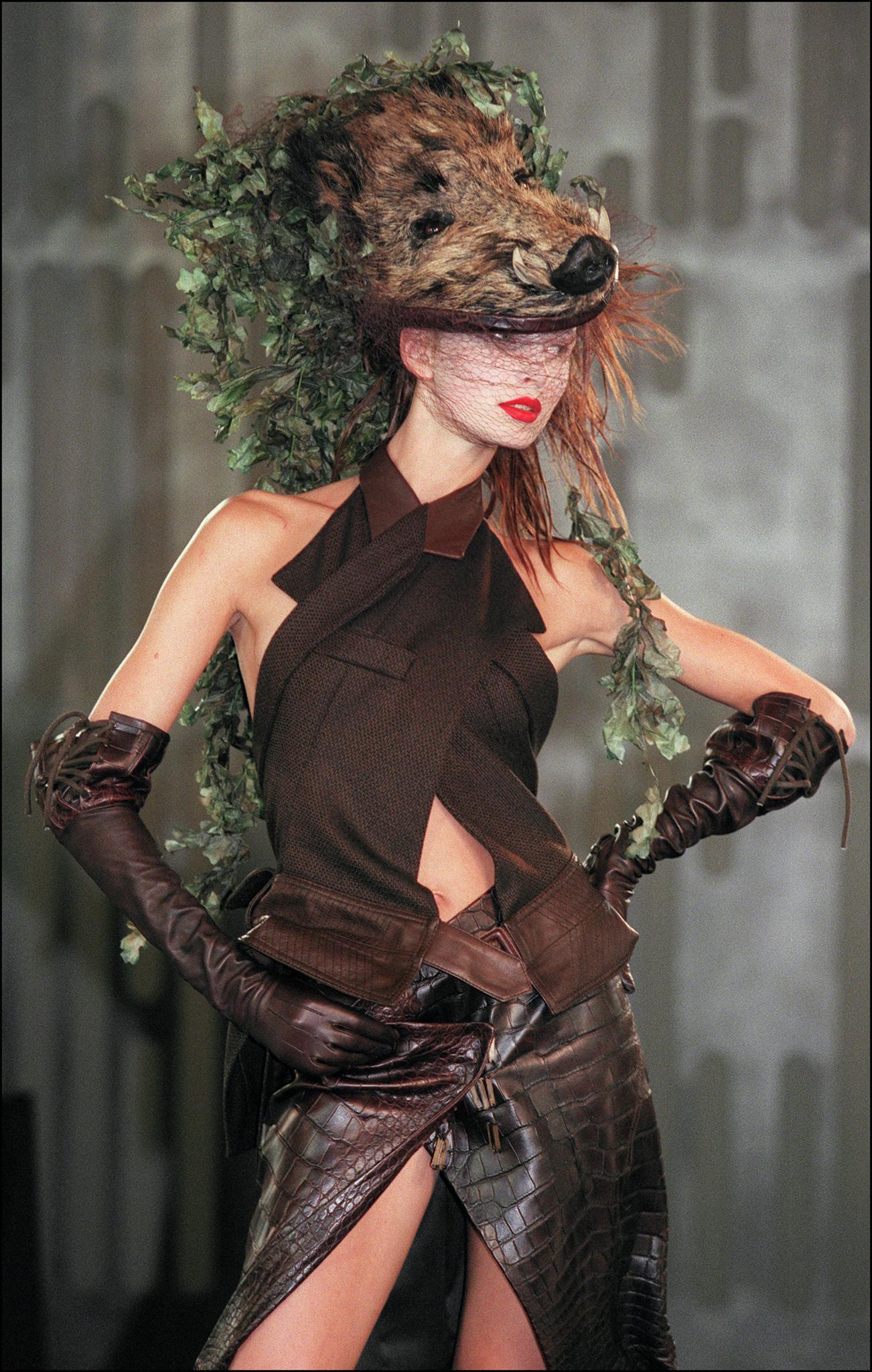 Η νέα τάση της άνοιξης: ρούχα που μοιάζουν να διαλύονται