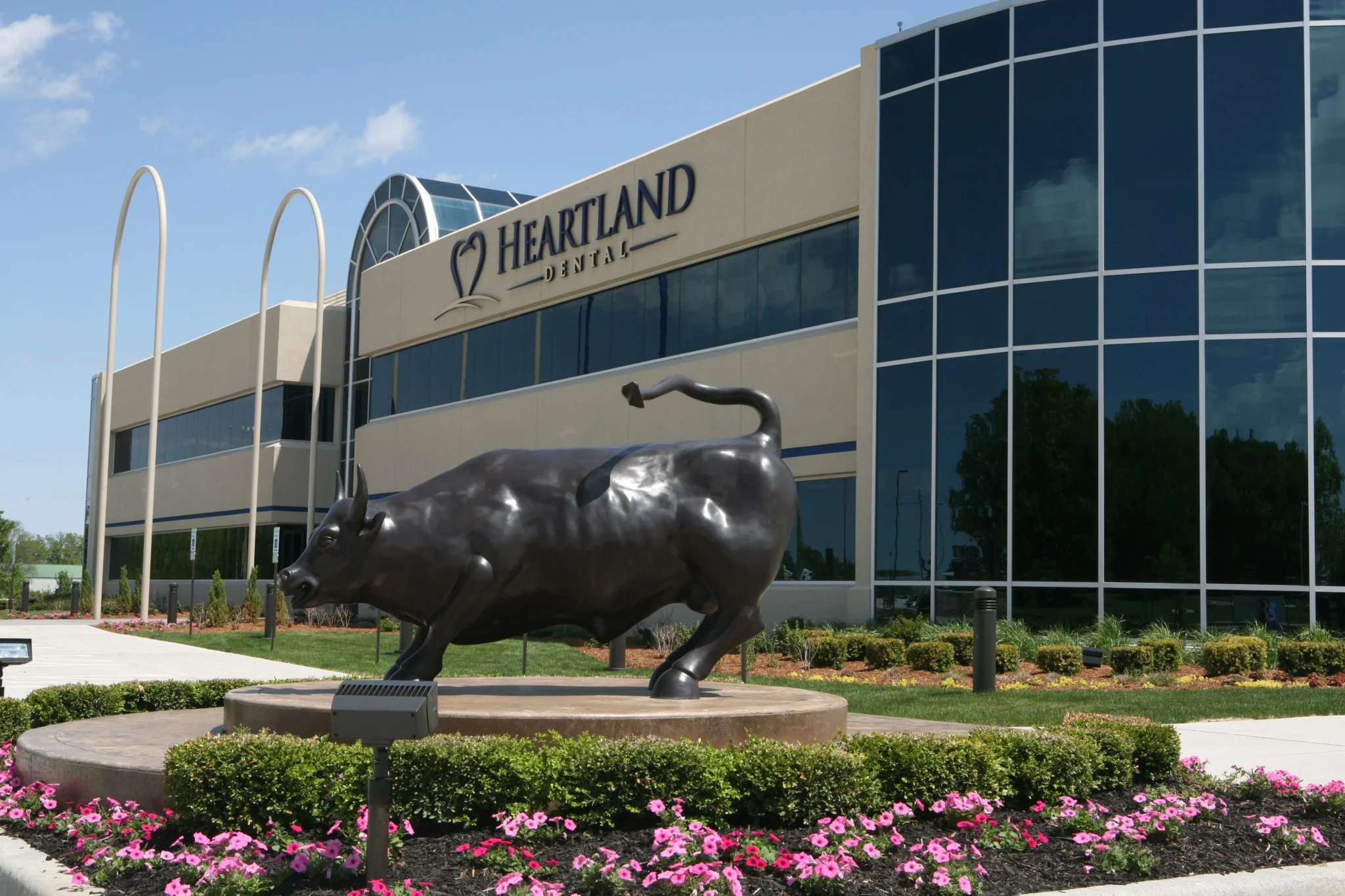 Ο οδοντίατρος που έγινε δισεκατομμυριούχος – Από ένα μικρό γραφείο σε μια αυτοκρατορία 1.900 ιατρείων