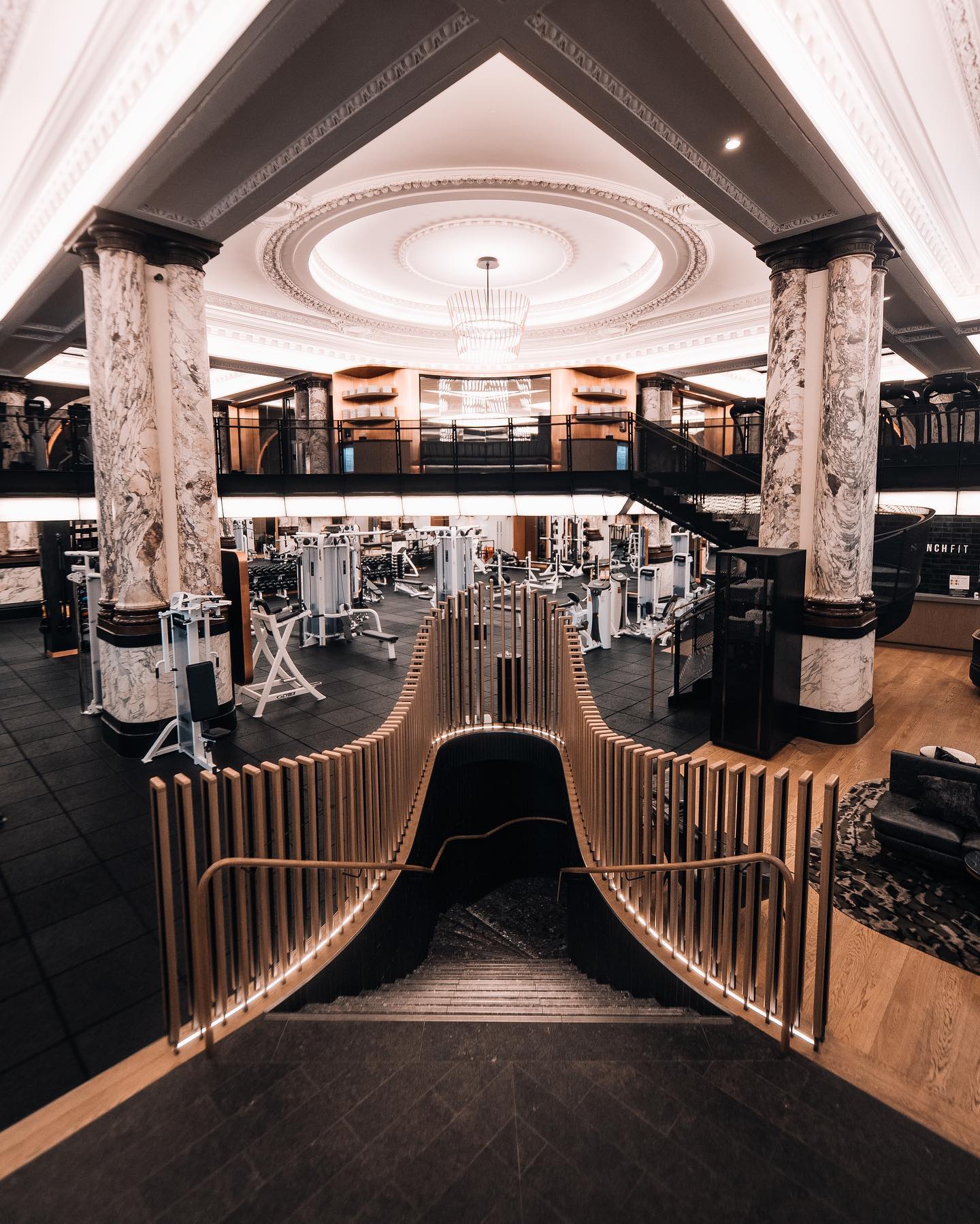 Συνδρομή 38.000 ευρώ σε πολυτελές γυμναστήριο με λίστα αναμονής