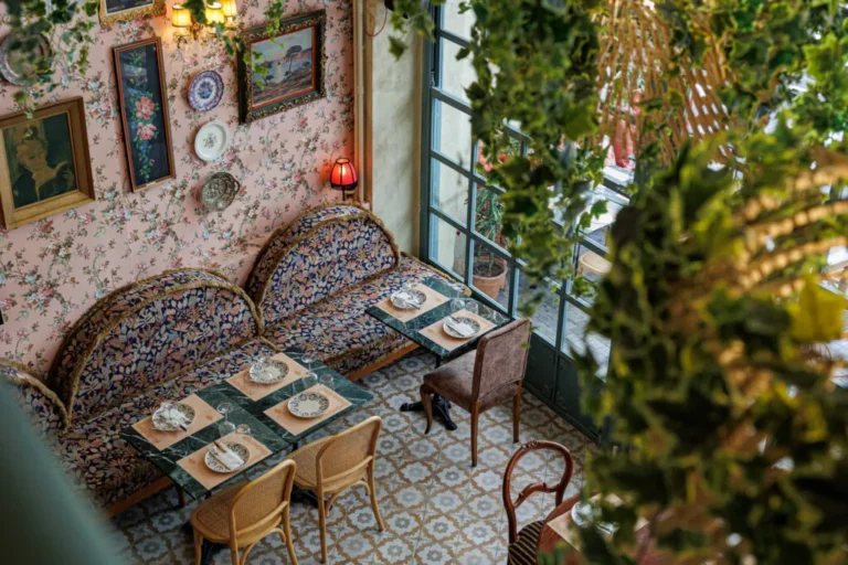 10 εμπειρίες που αξίζουν: Θέατρο, vintage shopping και μια απόδραση στο βουνό