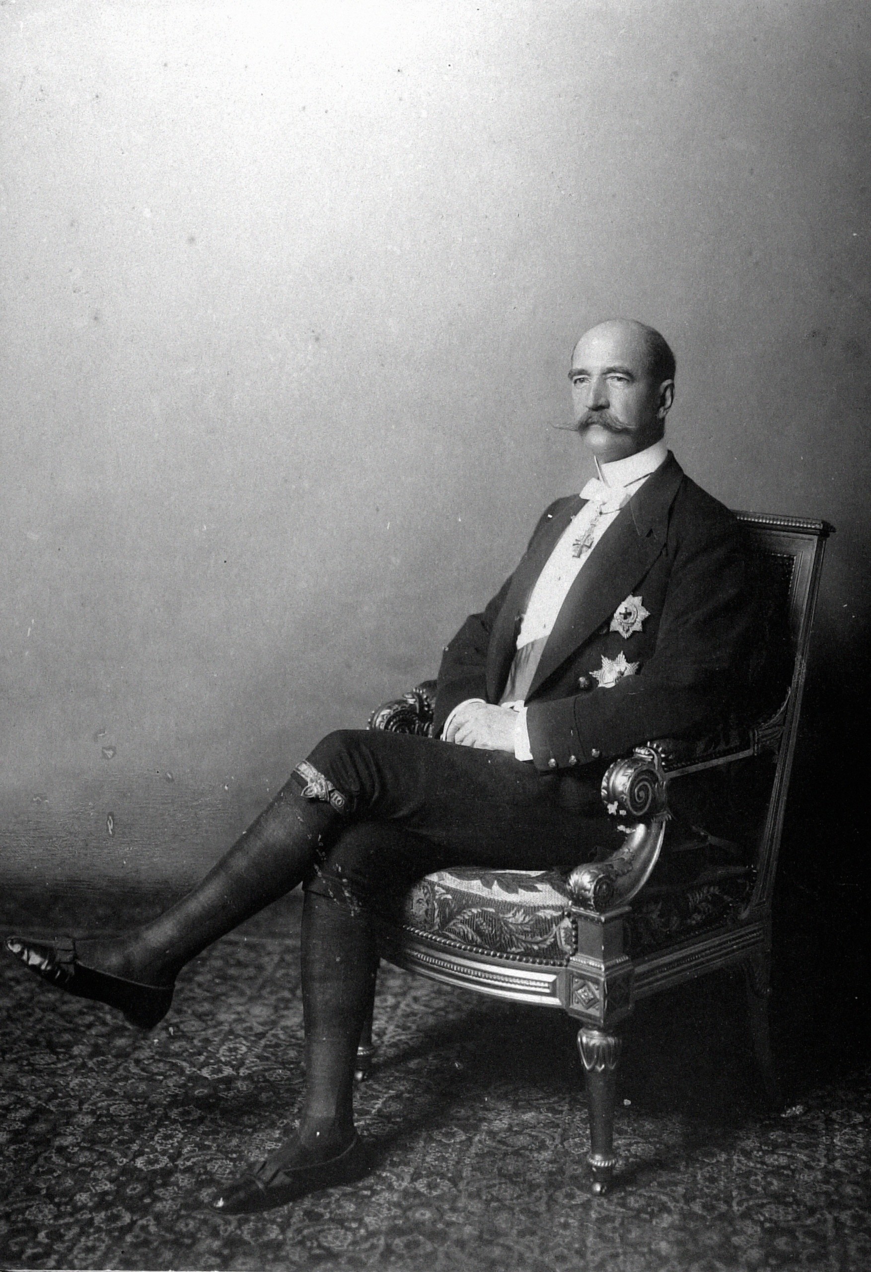 200 χρόνια Γλύξμπουργκ: Η δυναστεία που γέννησε βασιλικές οικογένειες για όλη την Ευρώπη 200 χρόνια Γλύξμπουργκ: Η δυναστεία που γέννησε βασιλικές οικογένειες για όλη την Ευρώπη