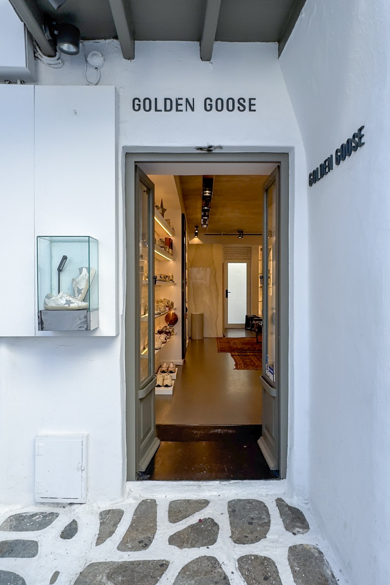 Golden Goose: Ανοίγει στην Αθήνα το μεγαλύτερο κατάστημα του οίκου στην Ευρώπη