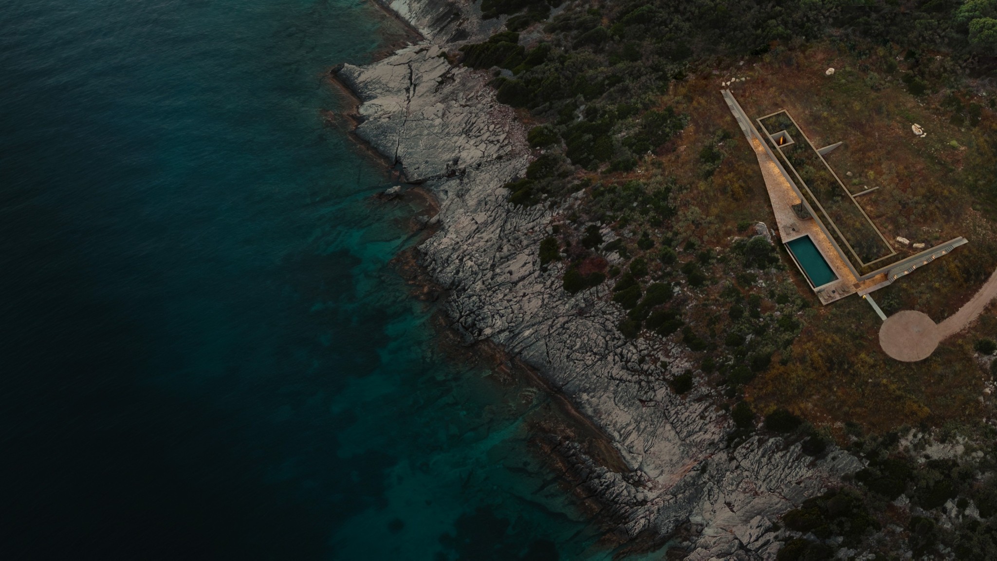 Μια εντυπωσιακή κρυμμένη κατοικία στο Μεγανήσι με μαγική θέα στο Ιόνιο