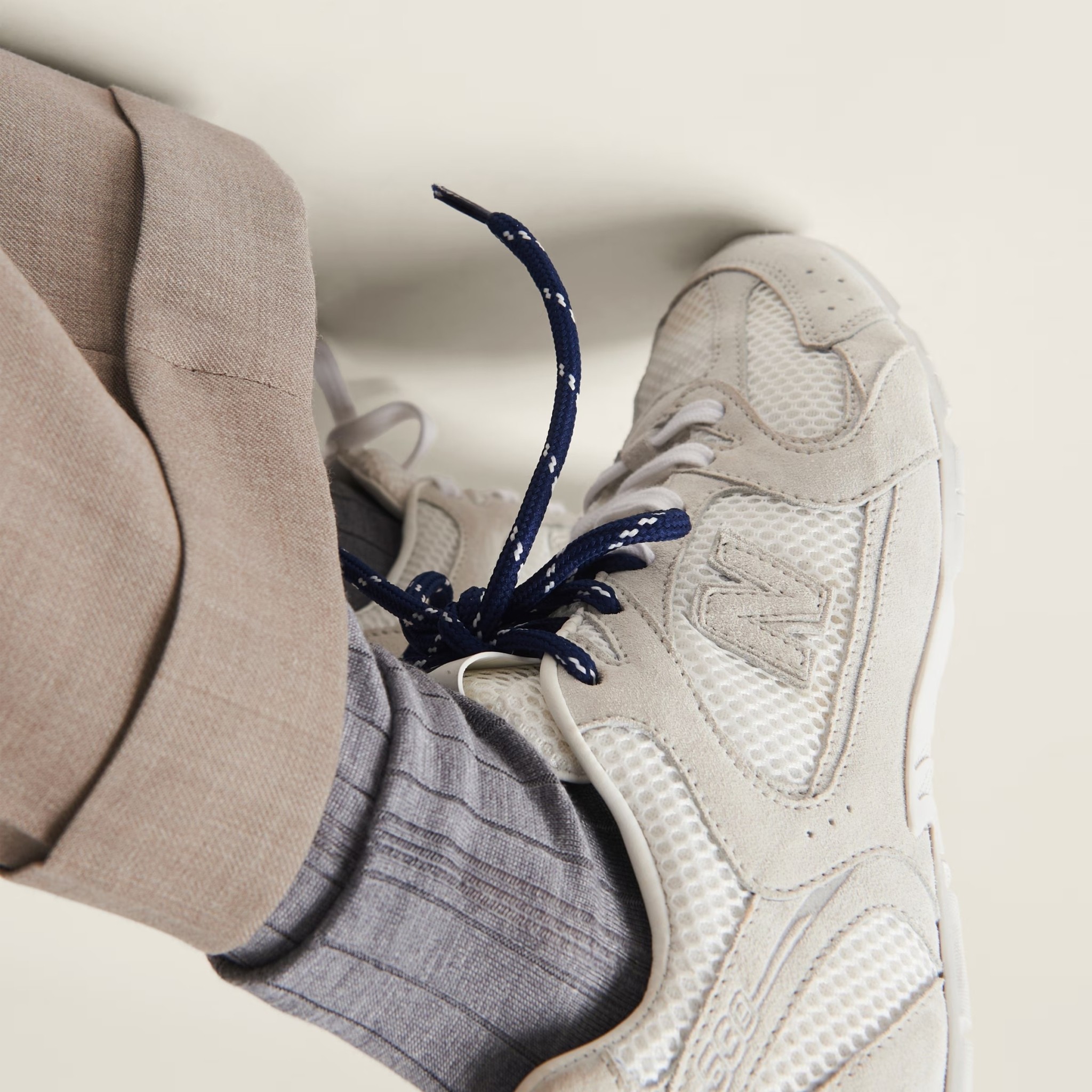 “To παπούτσι του μπαμπά” που εκτόξευσε τη New Balance παγκοσμίως