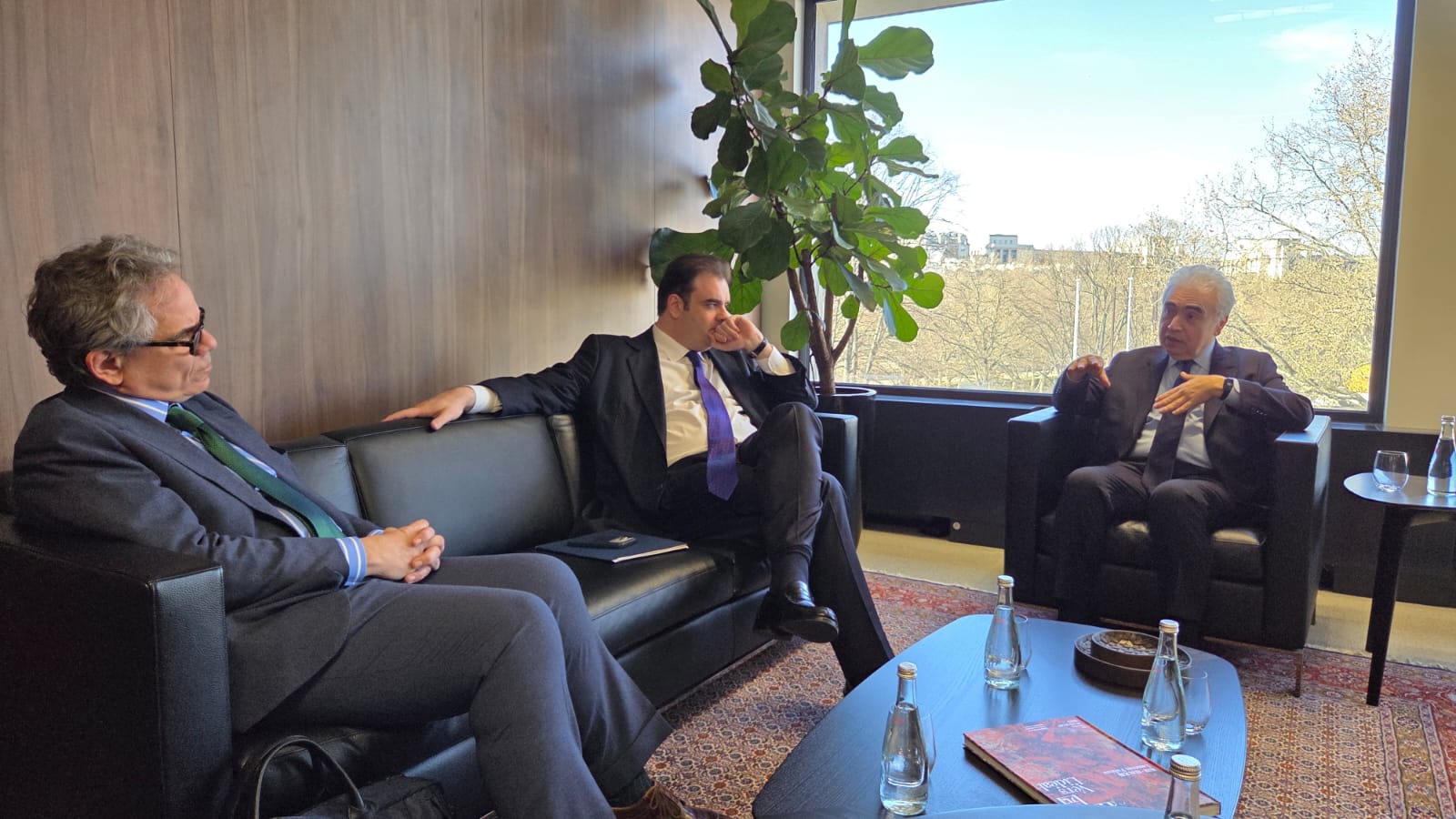 Συνάντηση Πιερρακάκη με τον Μπιρόλ της IEA για ενεργειακή ασφάλεια και κρίση στη Μέση Ανατολή