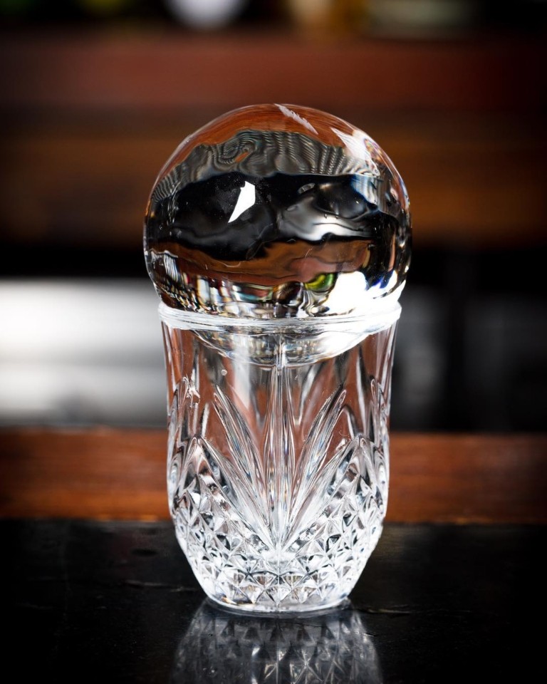 Από μπάρμαν έγινε εκατομμυριούχους πουλώντας παγάκια