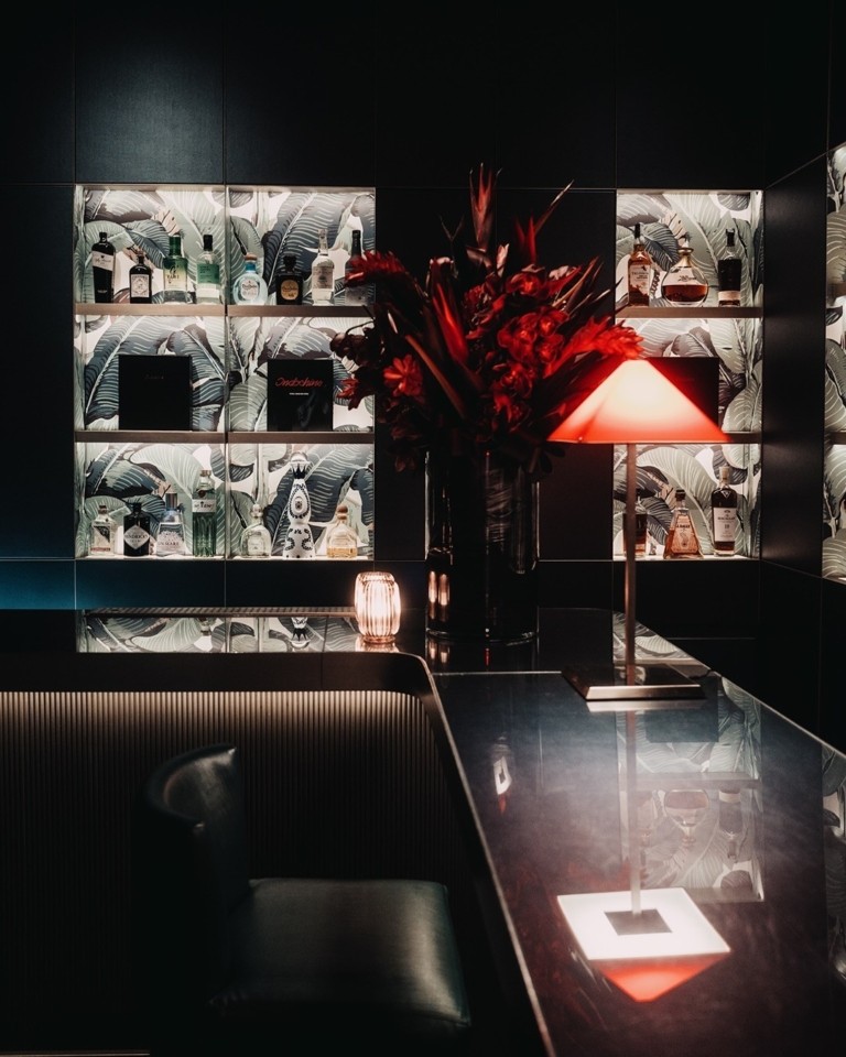 Η εμπειρία στα καφέ και τα εστιατόρια των λαμπερών οίκων μόδας