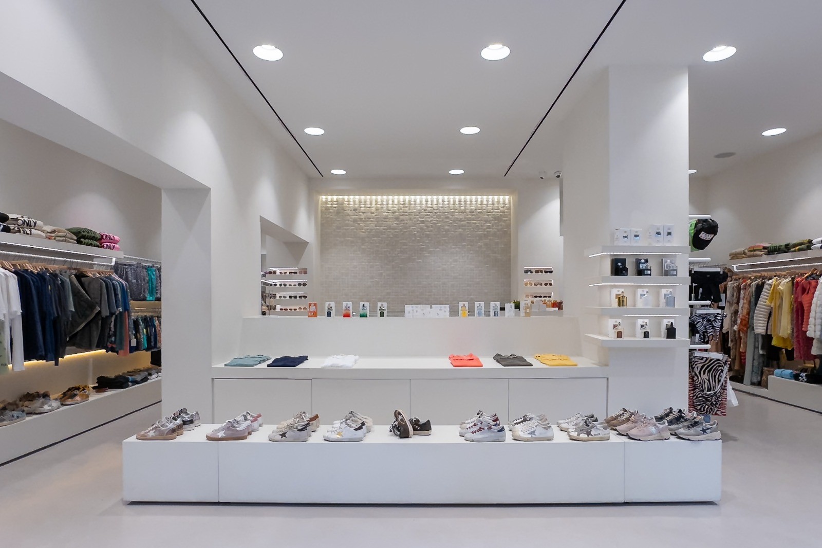 Golden Goose: Ανοίγει στην Αθήνα το μεγαλύτερο κατάστημα του οίκου στην Ευρώπη