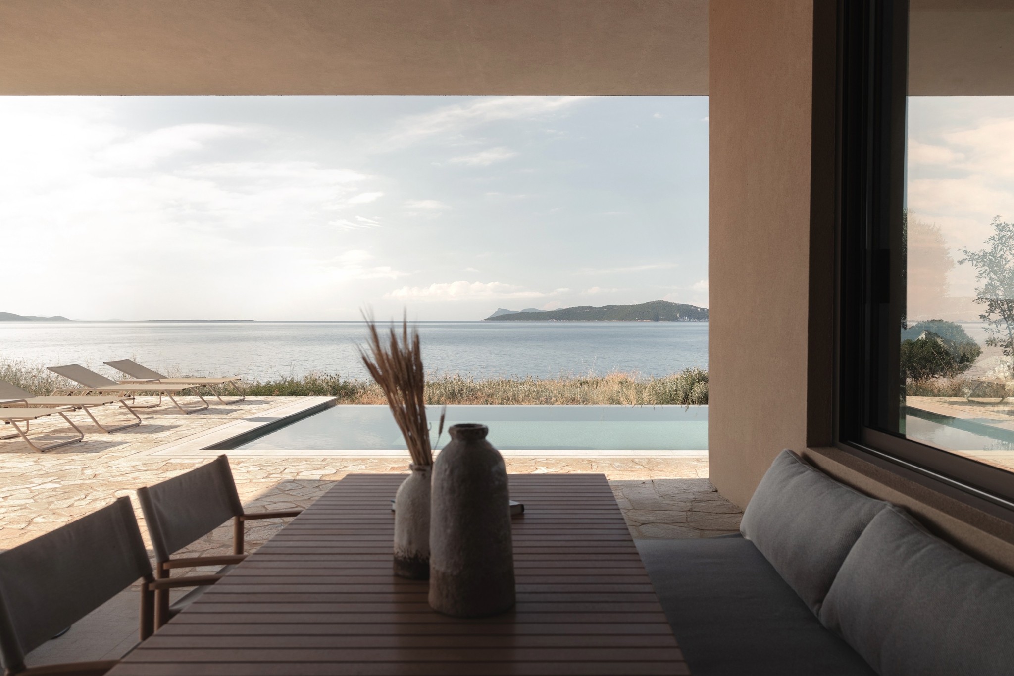 Μια εντυπωσιακή κρυμμένη κατοικία στο Μεγανήσι με μαγική θέα στο Ιόνιο