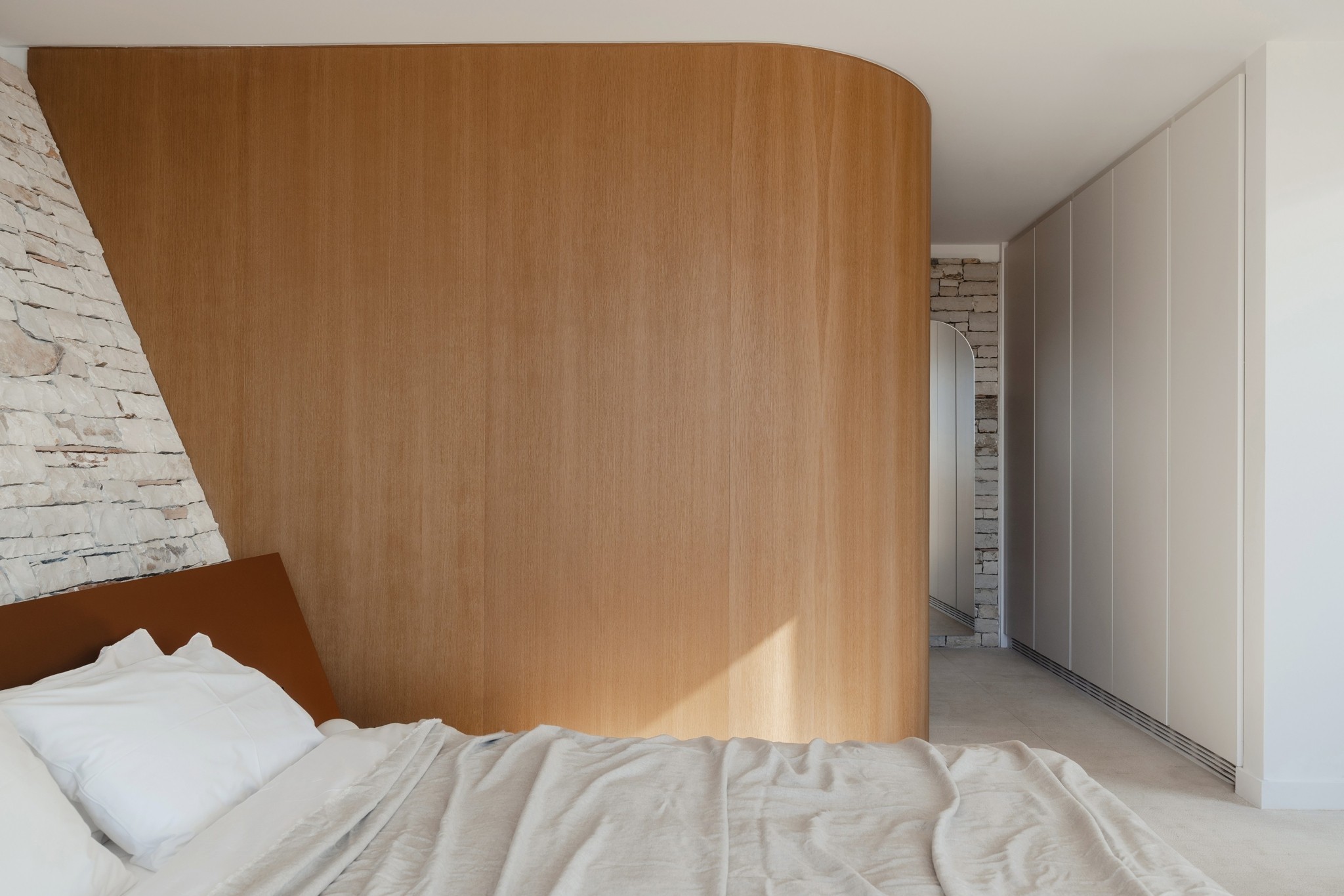 Μια εντυπωσιακή κρυμμένη κατοικία στο Μεγανήσι με μαγική θέα στο Ιόνιο