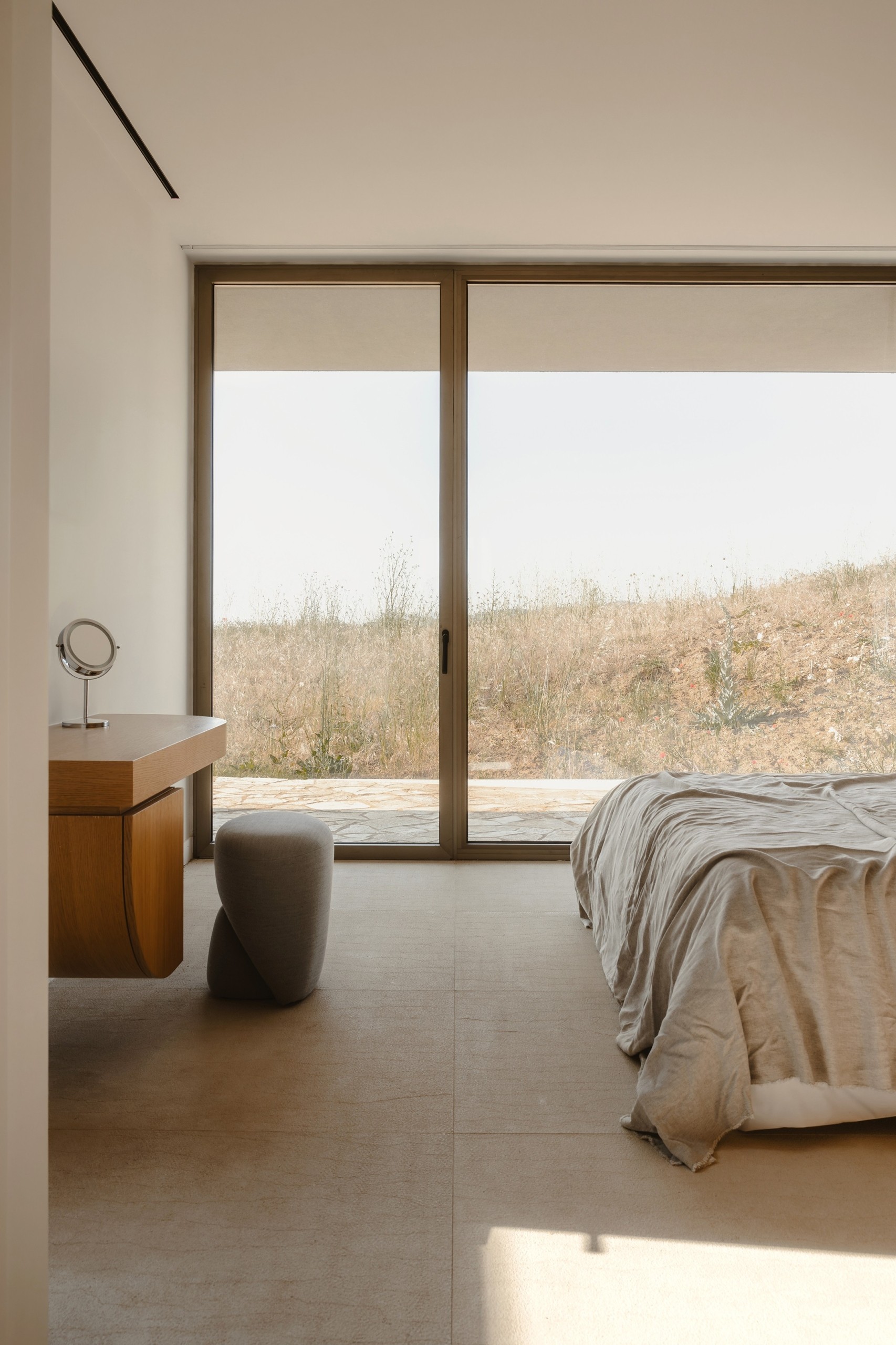 Μια εντυπωσιακή κρυμμένη κατοικία στο Μεγανήσι με μαγική θέα στο Ιόνιο