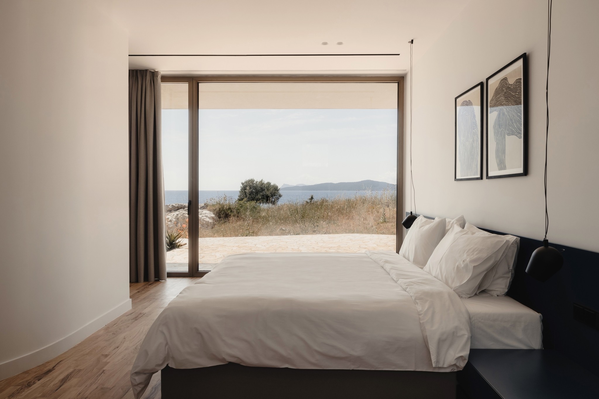 Μια εντυπωσιακή κρυμμένη κατοικία στο Μεγανήσι με μαγική θέα στο Ιόνιο