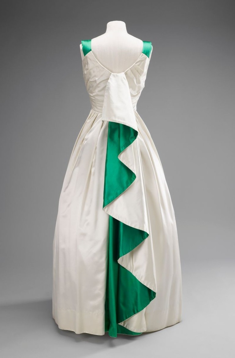 Τα ρούχα της βασίλισσας Ελισάβετ και το στυλ της από μικρό παιδί