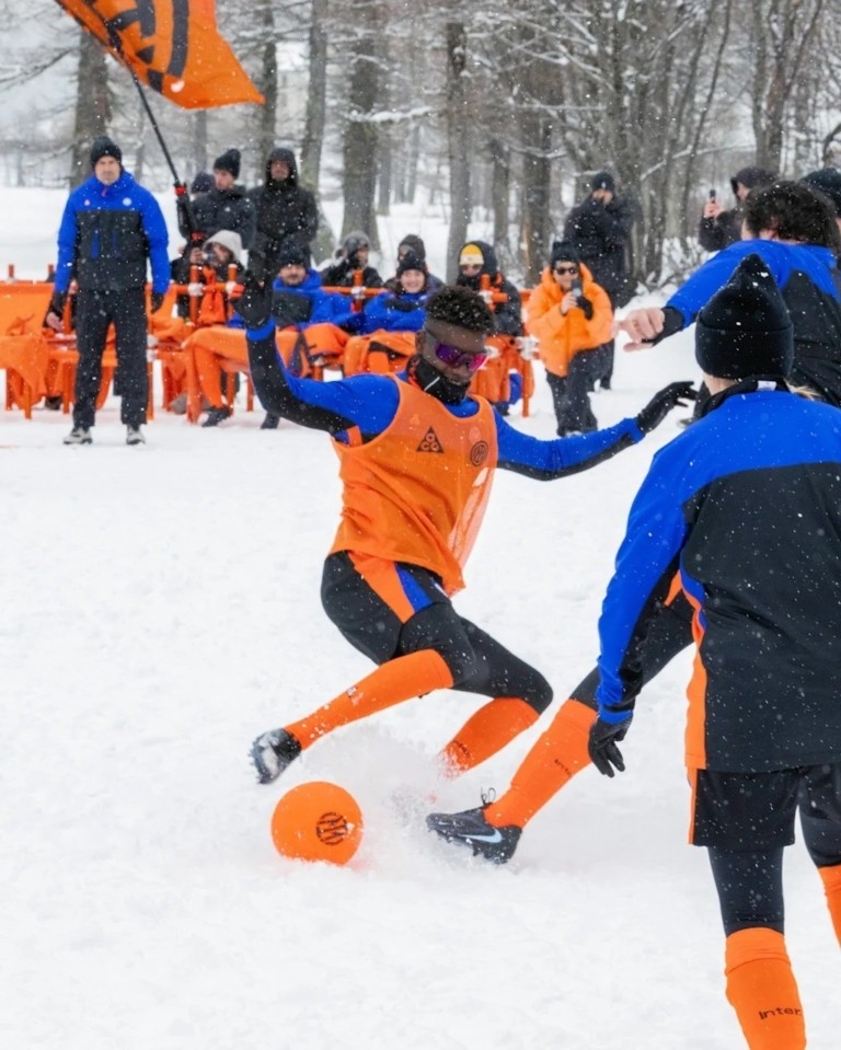 Το νέο φορητό γήπεδο ποδοσφαίρου της Nike που μπορεί να στηθεί παντού