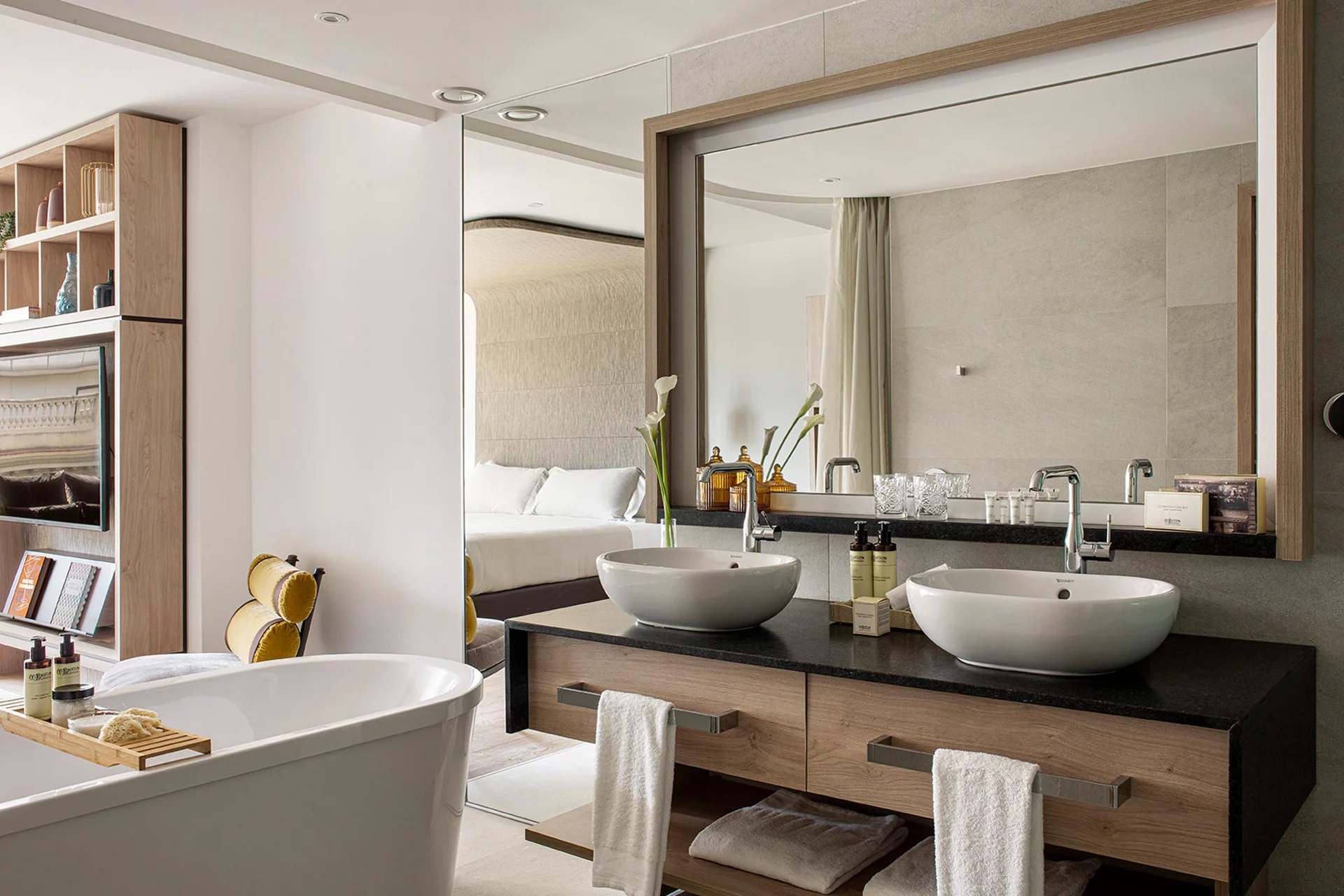 Η δυσάρεστη έκπληξη: Γιατί εξαφανίζεται η πόρτα της τουαλέτας στα ξενοδοχεία;