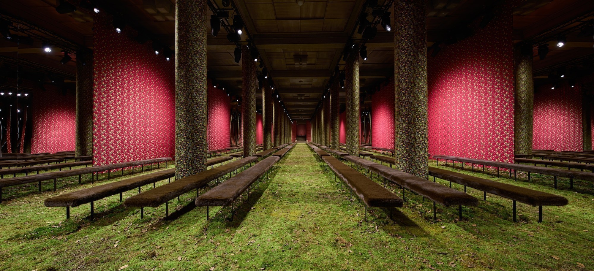 Οι πιο εντυπωσιακές επιδείξεις μόδας είναι υπερπαραγωγές σκηνογραφίας