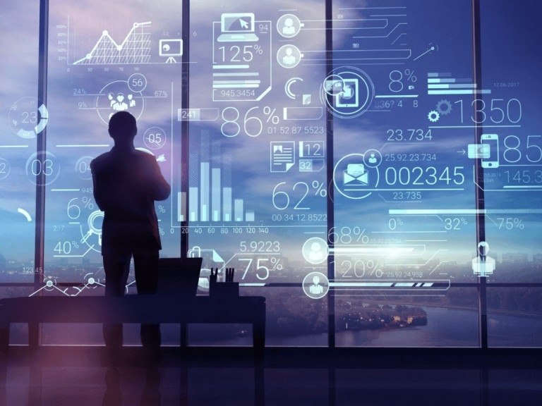 Πληροφορική: Φιλόδοξα πλάνα για 3 ομίλους – Οι «μεσαίοι» που αλλάζουν «πίστα»