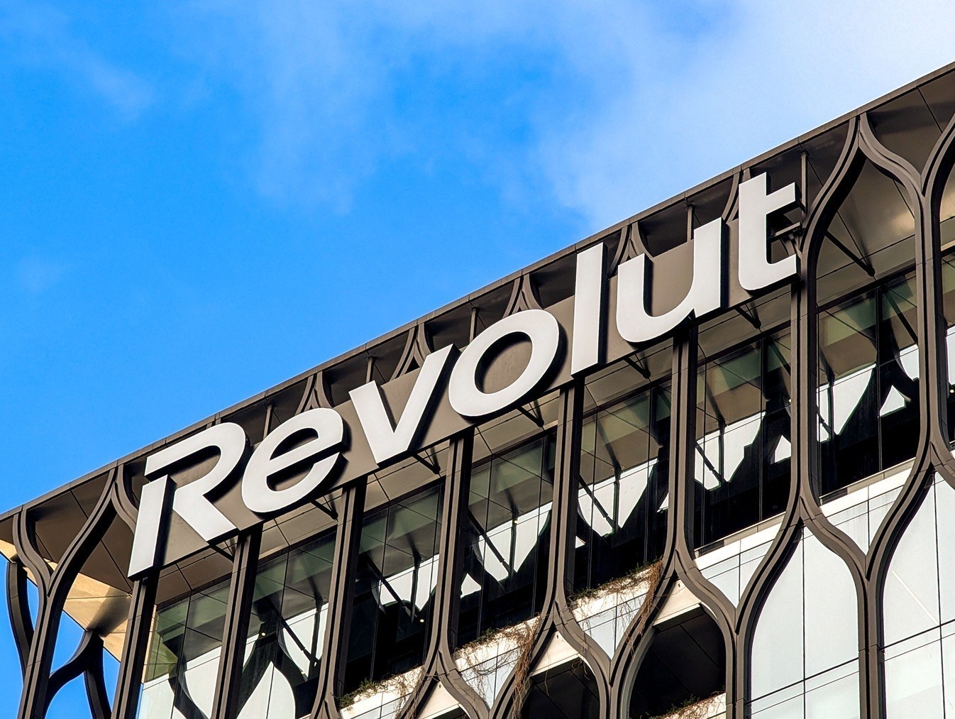 Πλήρης άδεια της Revolut Bank στο Ηνωμένο Βασίλειο