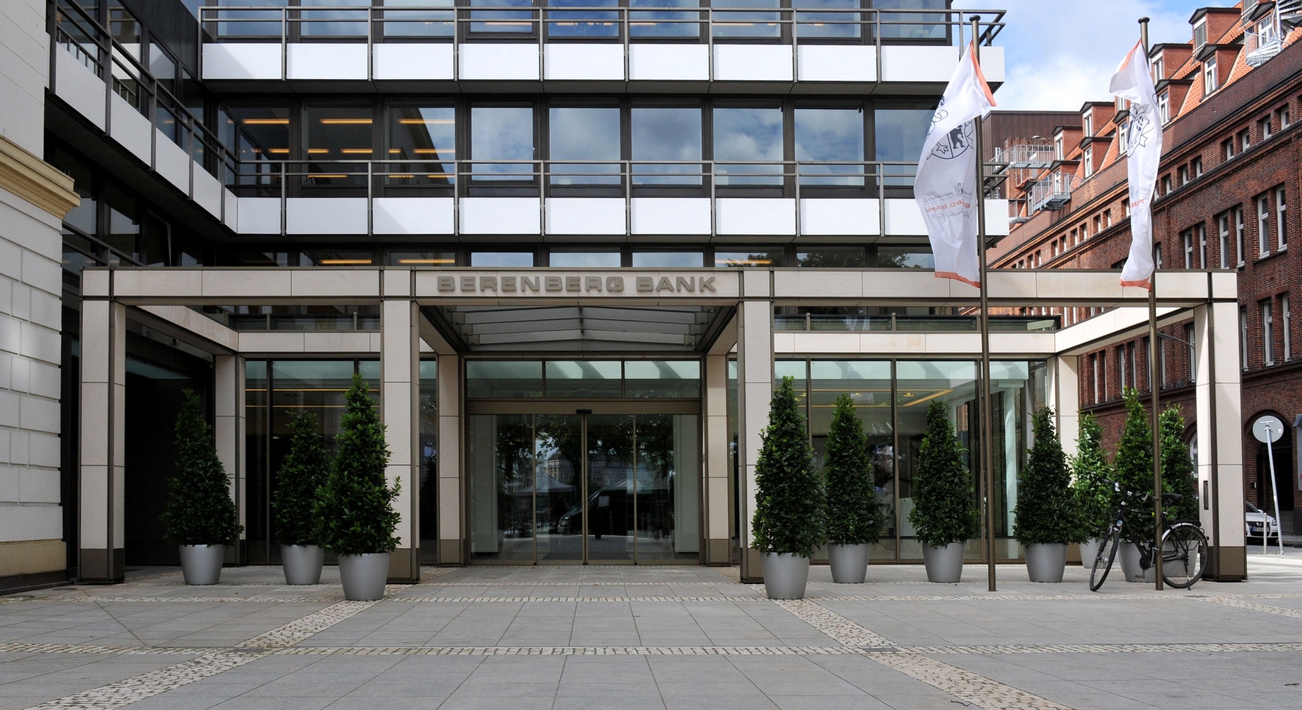 Berenberg: Γιατί προτείνει στους επενδυτές να χτίσουν χαρτοφυλάκιο με τη στρατηγική «μετοχές, χρυσός και bitcoin»