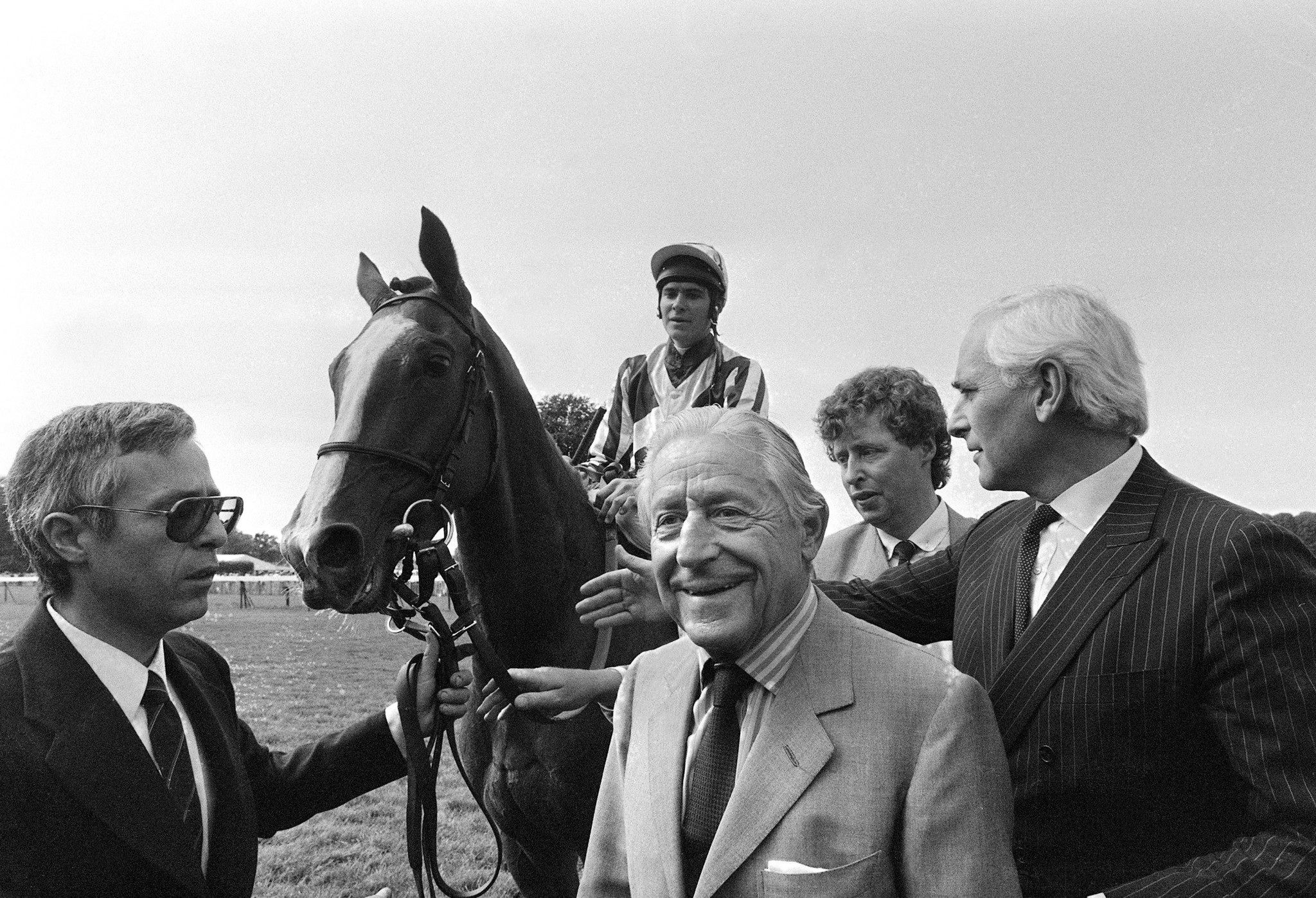 Σταύρος Νιάρχος: Η ζωή, οι γάμοι και η αυτοκρατορία του χρυσού Έλληνα