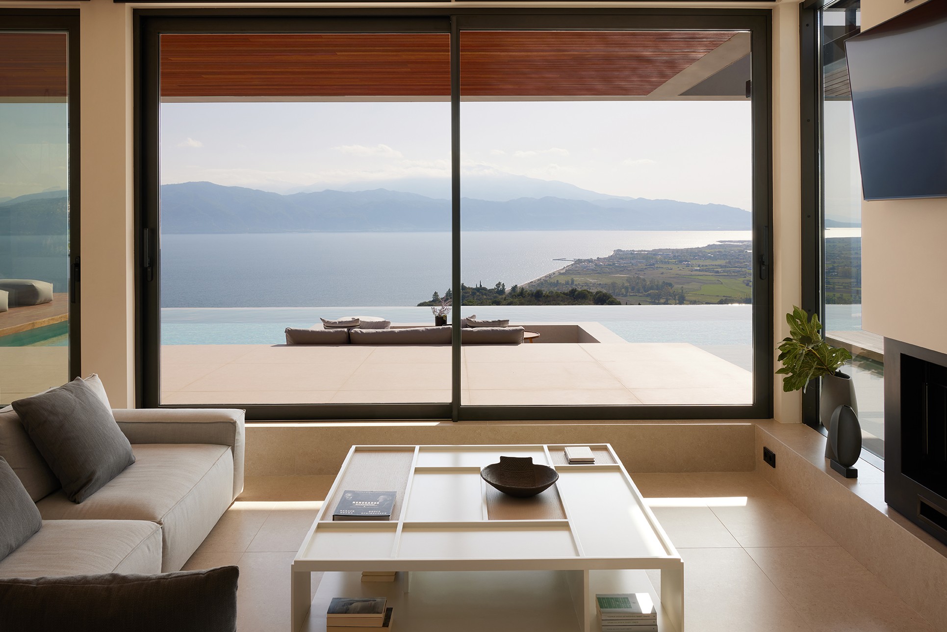 Δύο εντυπωσιακές design κατοικίες στη Ναύπακτο