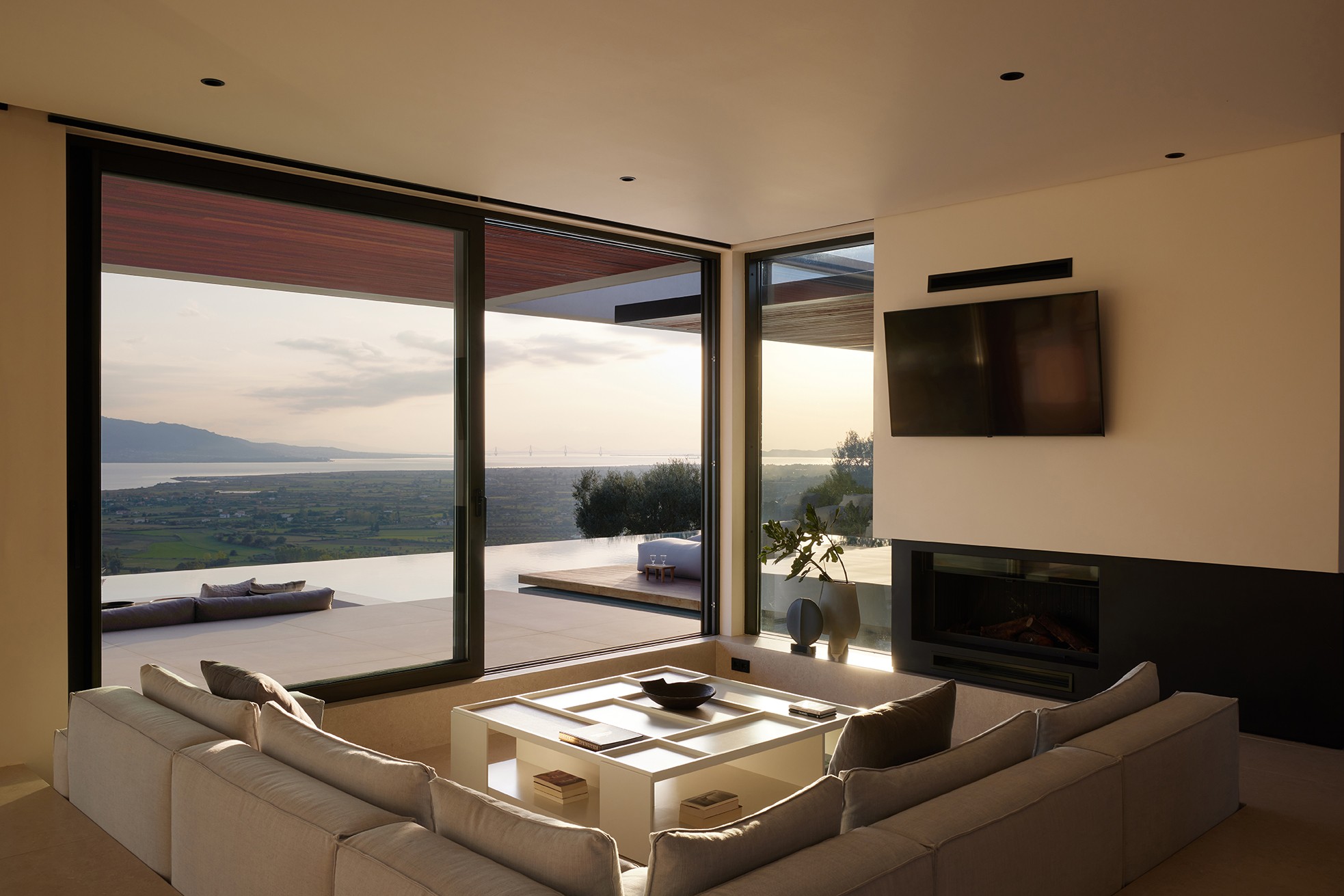 Δύο εντυπωσιακές design κατοικίες στη Ναύπακτο