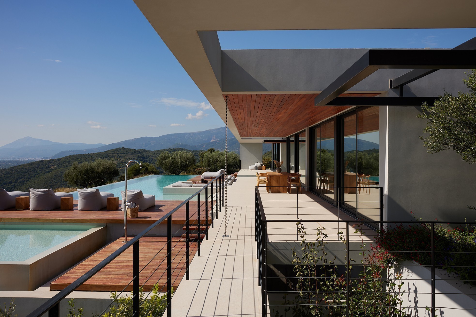 Δύο εντυπωσιακές design κατοικίες στη Ναύπακτο