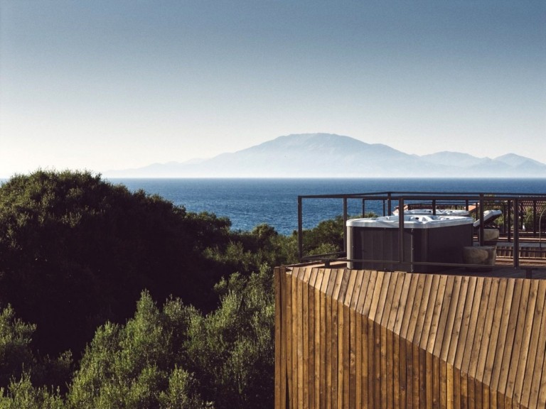 Prosilio & Olive Tree Houses: Δυο νέοι επιχειρηματίες στη Ζάκυνθο κάνουν τη διαφορά