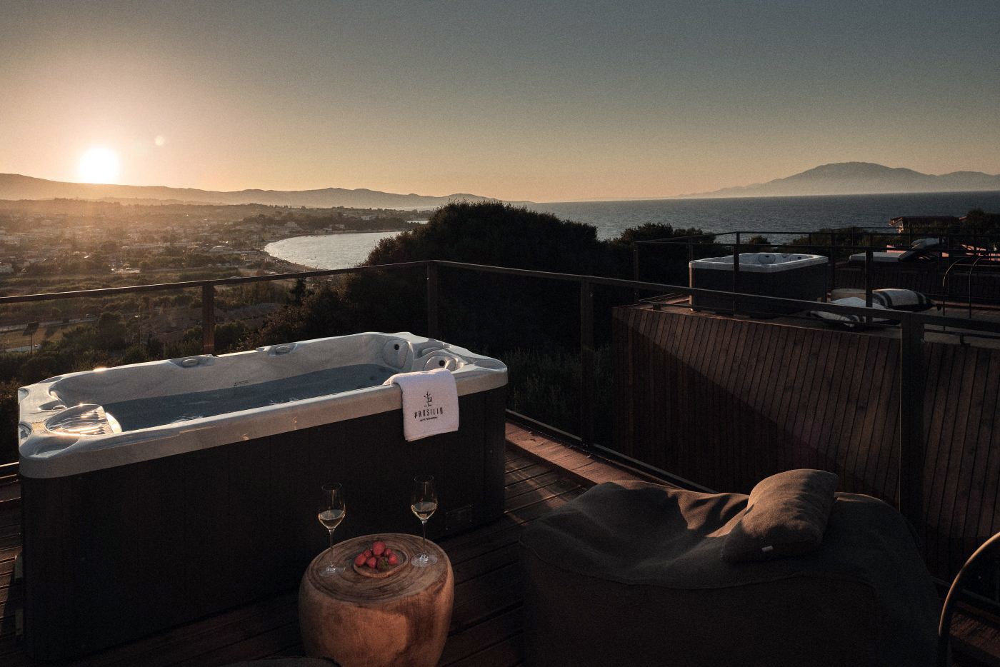 Prosilio & Olive Tree Houses: Δυο νέοι επιχειρηματίες στη Ζάκυνθο κάνουν τη διαφορά