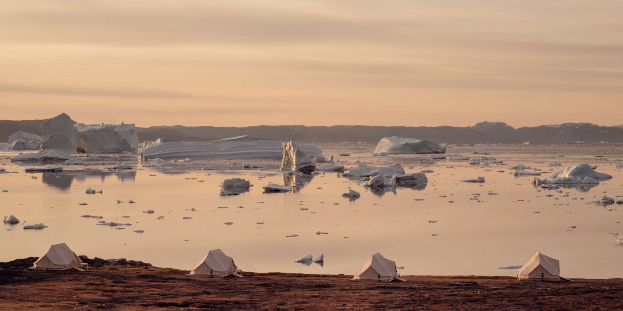 Ταξίδι ζωής στη Γροιλανδία: Σκηνές με θέα στα παγόβουνα