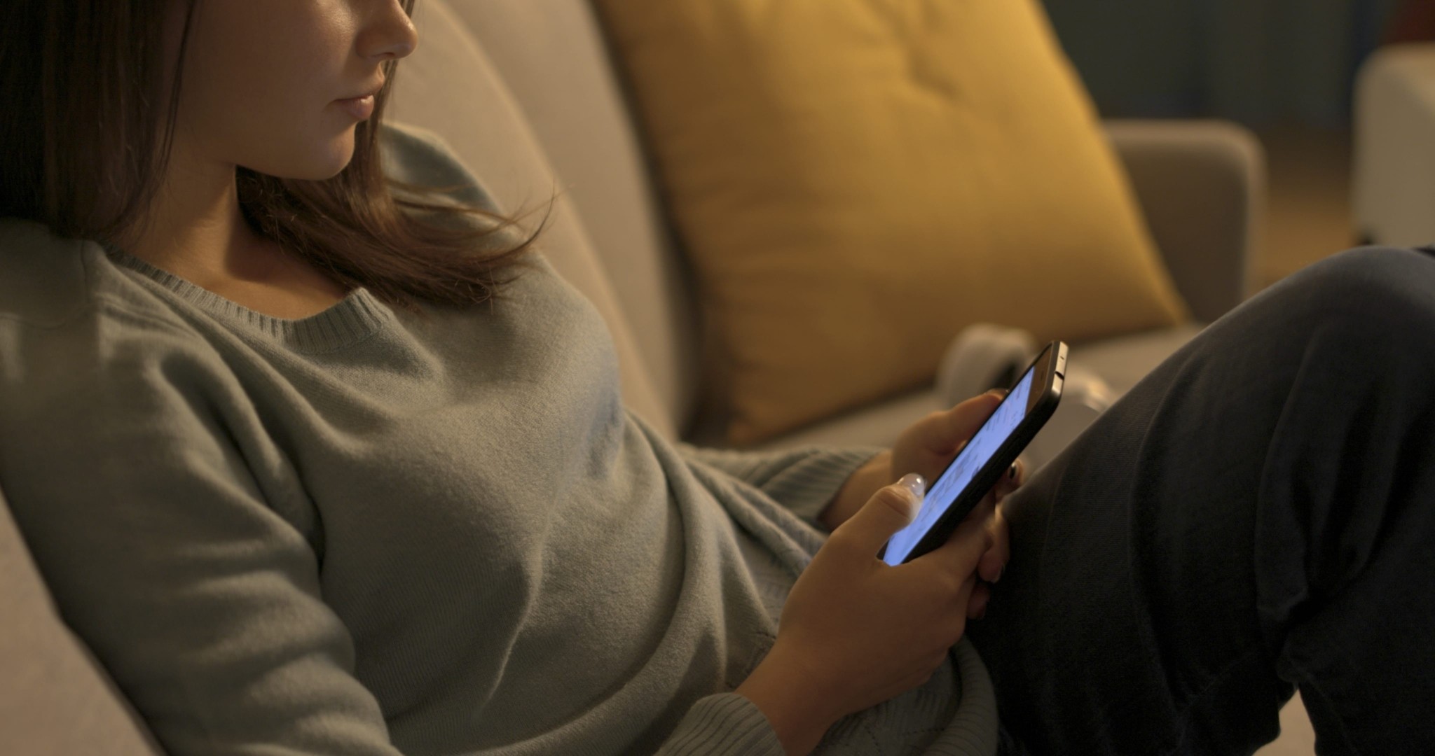 Μιλάμε λιγότερο από ποτέ: 300 λέξεις την ημέρα χάνονται στην εποχή της τεχνολογίας