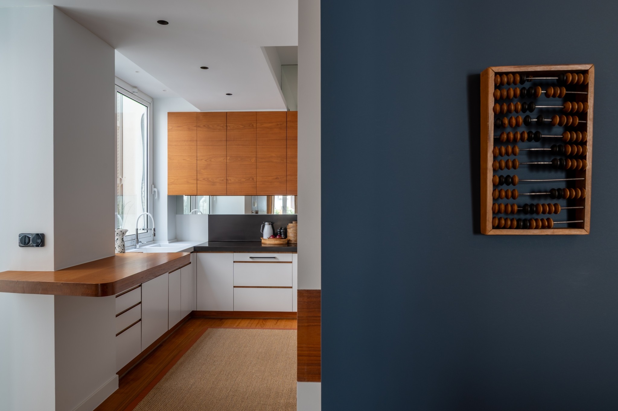 Κολωνάκι: Μια υπέροχη ανακαίνιση ρετιρέ σε πολυκατοικία του μεσοπολέμου