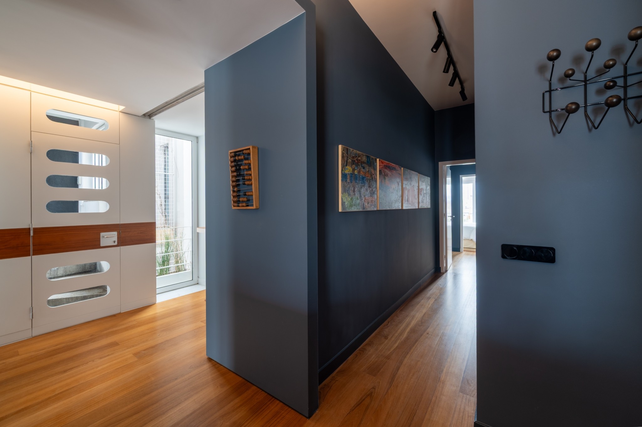 Κολωνάκι: Μια υπέροχη ανακαίνιση ρετιρέ σε πολυκατοικία του μεσοπολέμου