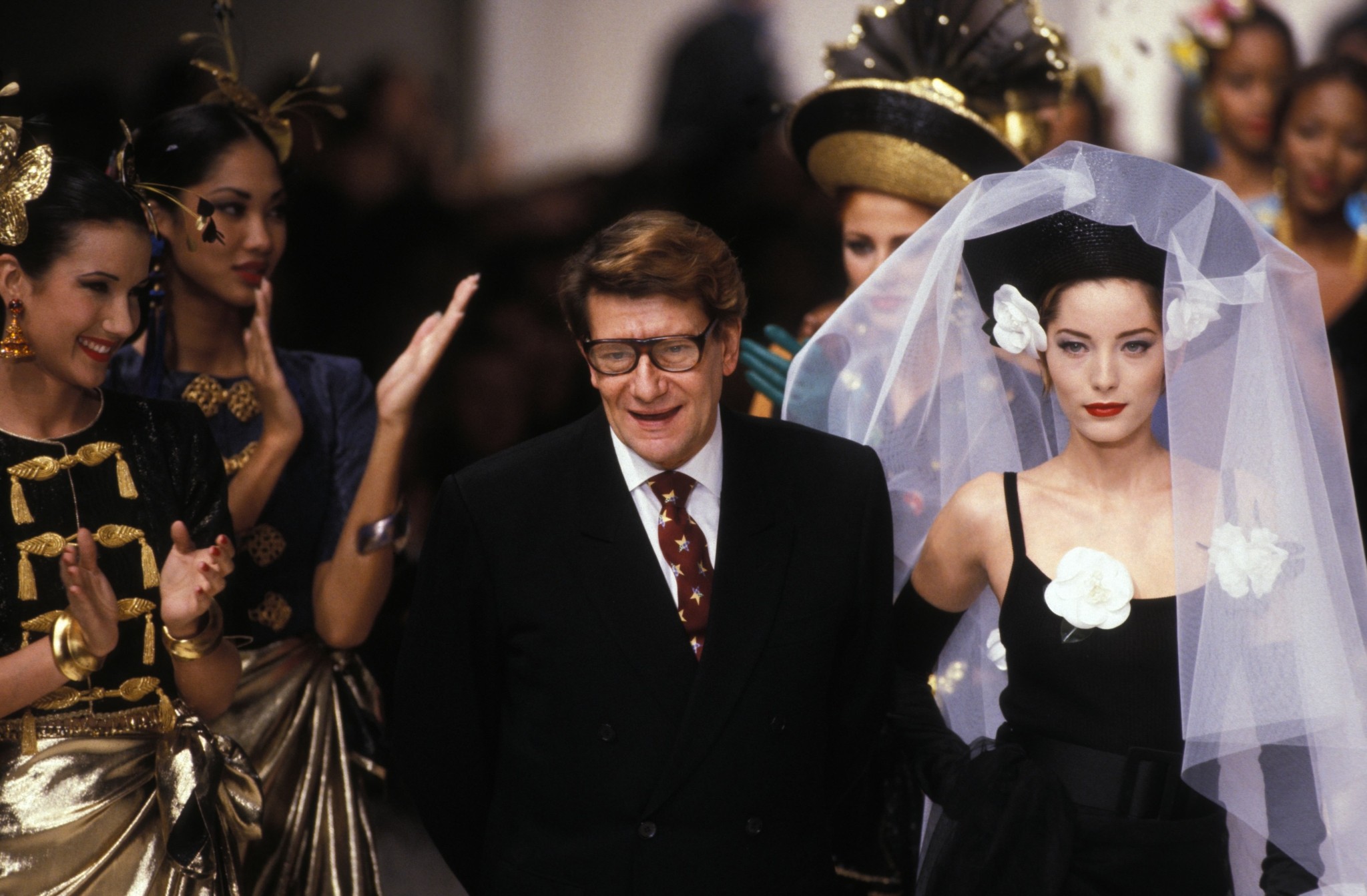 9 μούσες και 1 άνδρας: Οι σχέσεις που άλλαξαν τη μόδα