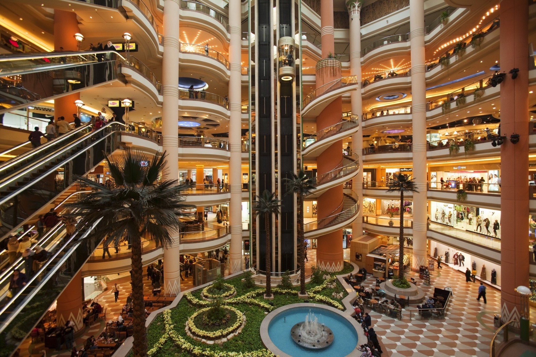 Ταξίδι στο Κάιρο: Η αναγέννηση μιας ιστορικής πόλης