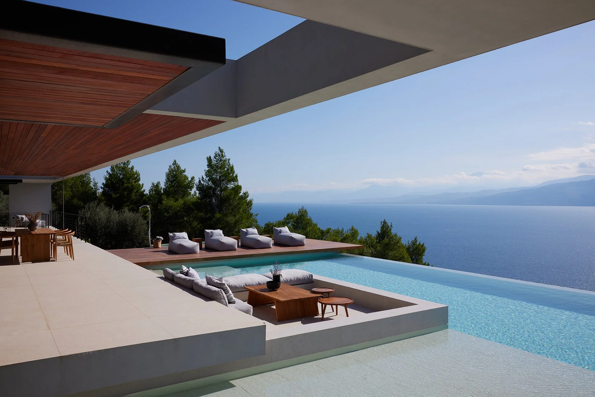 Δύο εντυπωσιακές design κατοικίες στη Ναύπακτο