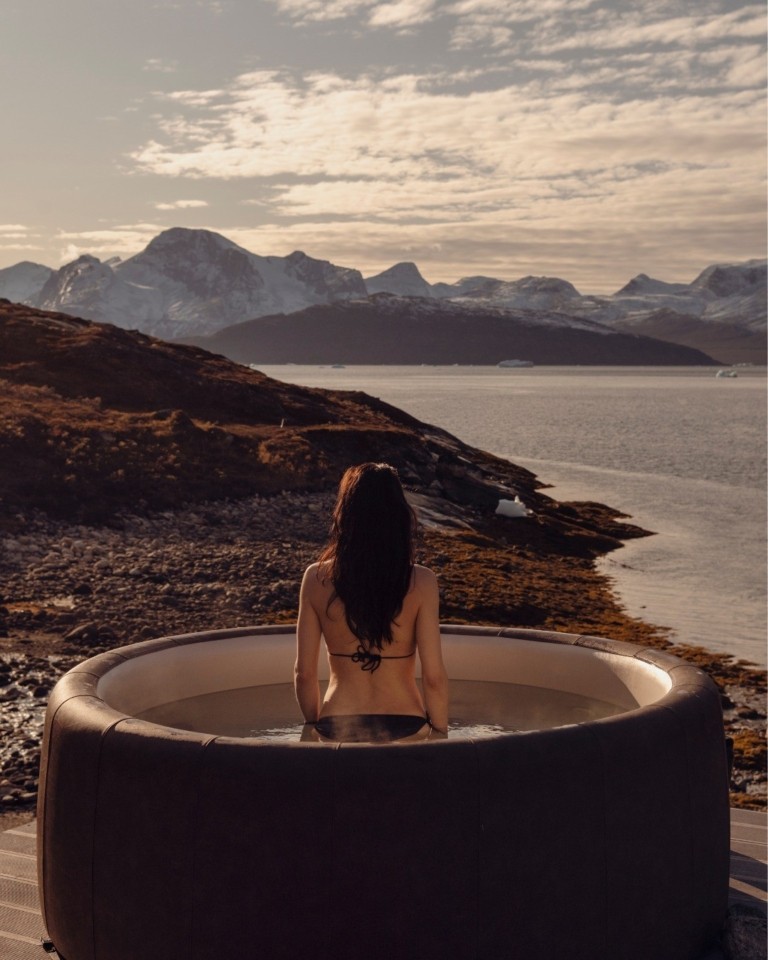 Ταξίδι ζωής στη Γροιλανδία: Σκηνές με θέα στα παγόβουνα